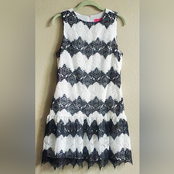 Betsey Johnson Dresses & Skirts - Betsey Johnson Women Black & White Lace Dress Size 8